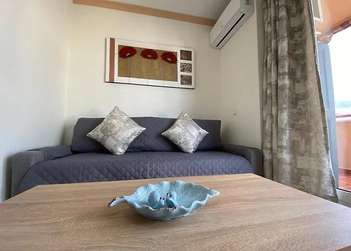 Fuengirola Holiday Apartment W/Balcony View & Pool
