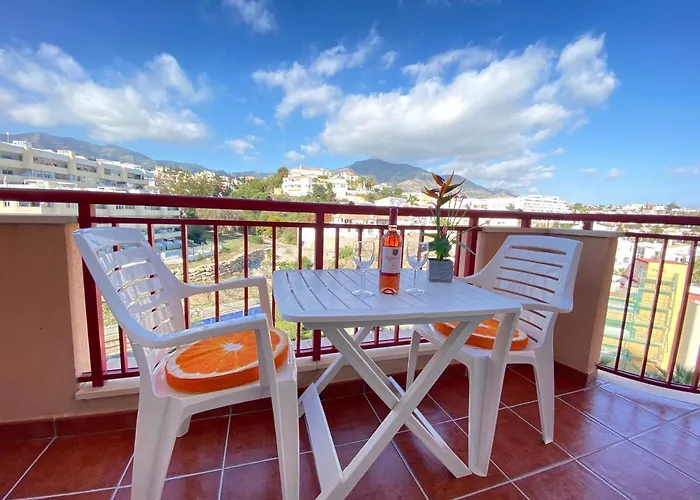 Fuengirola Holiday Apartment W/Balcony View & Pool