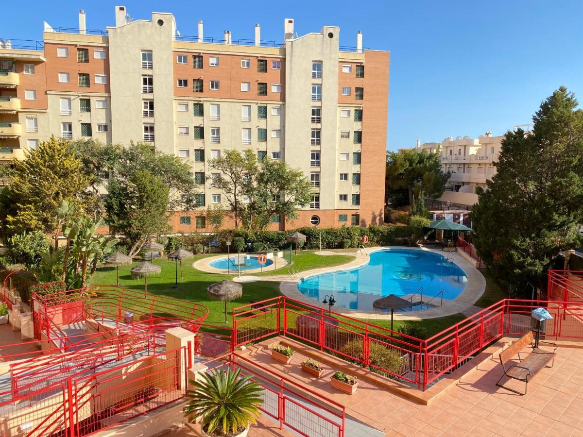 W/balcony View & Pool *
