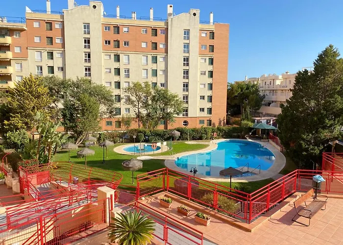 Fuengirola Holiday Apartment W/Balcony View & Pool